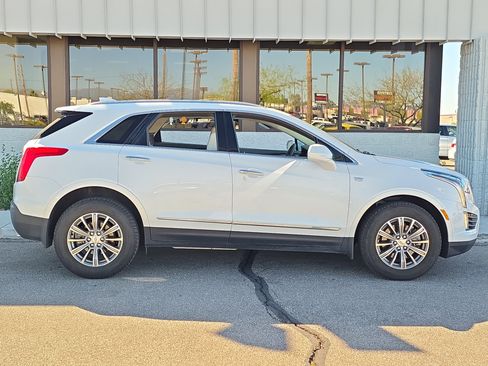 Used 2017 Cadillac XT5 Luxury w/ Driver Awareness Package image 11