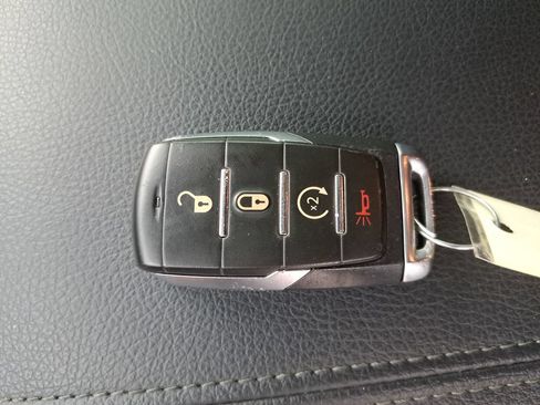 Used 2019 RAM 1500 Big Horn AWD/4WD image 32