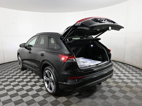 New 2025 Audi Q4 e-tron Prestige image 32