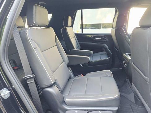 New 2025 GMC Yukon Elevation image 17
