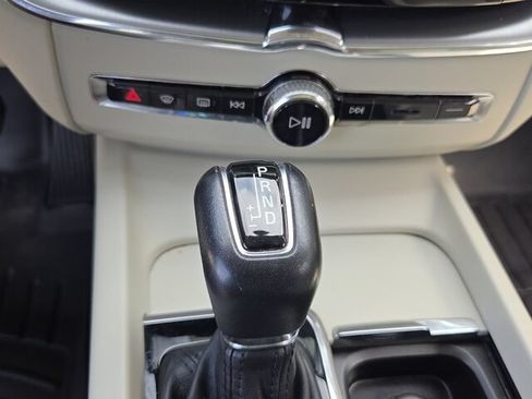 Used 2019 Volvo XC60 T6 Momentum w/ Premium Package AWD/4WD image 20