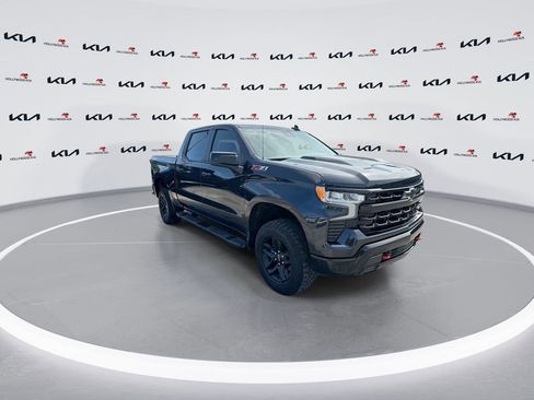 Used 2022 Chevrolet Silverado 1500 LT Trail Boss w/ LPO, Dark Essentials Package AWD/4WD image 2