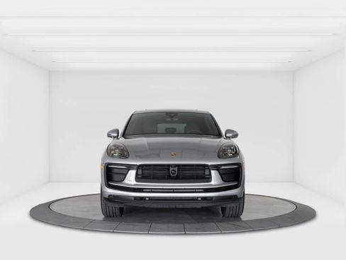 Used 2025 Porsche Macan image 8