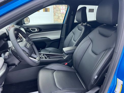 New 2026 Jeep Compass Limited image 12