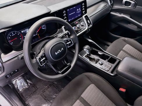 Used 2022 Kia Sorento LX FWD image 7