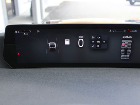 Used 2025 Ford Expedition Active image 18