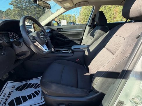 Used 2023 Nissan Altima 2.5 SV image 9