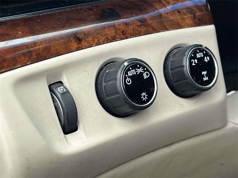 Used 2015 Cadillac Escalade ESV Premium image 17