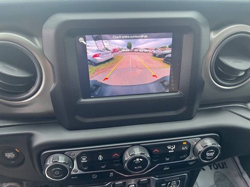 Used 2021 Jeep Gladiator Sport AWD/4WD image 29