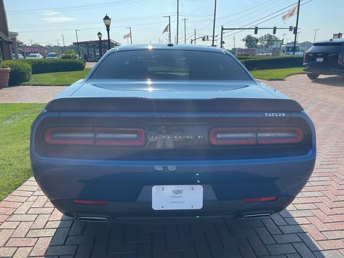 Used 2022 Dodge Challenger SXT w/ Driver Convenience Group image 9