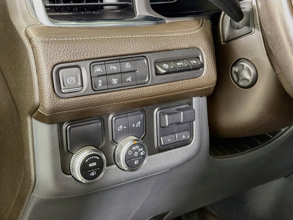 Used 2023 GMC Yukon XL Denali w/ Denali Reserve Package RWD image 13