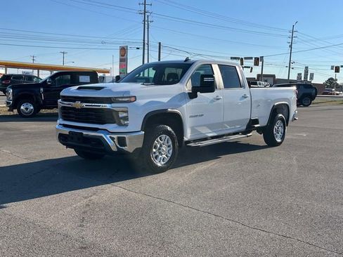 Used 2024 Chevrolet Silverado 3500 LT image 9
