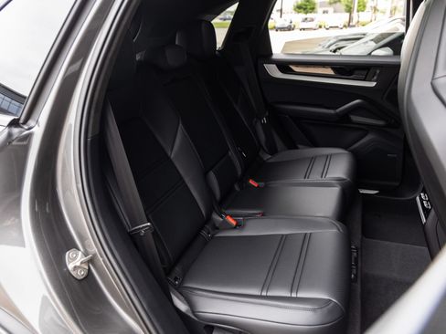 Certified 2025 Porsche Cayenne S w/ Premium Package Plus AWD/4WD image 41