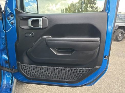 Used 2024 Jeep Wrangler Unlimited image 13