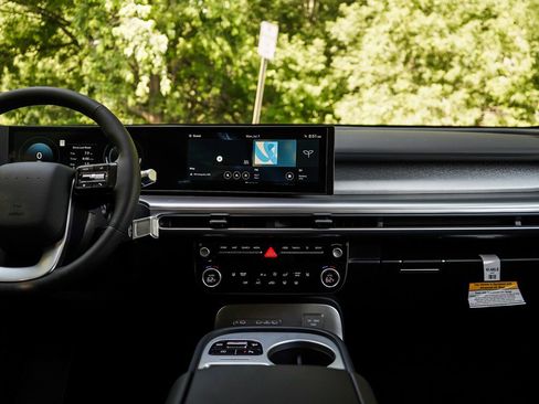 New 2026 Hyundai Ioniq 9 SE AWD/4WD image 16