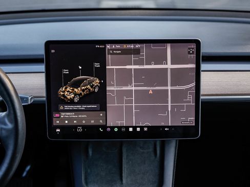 Used 2021 Tesla Model Y Long Range image 11