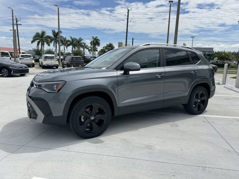 New 2025 Volkswagen Taos SEL image 7