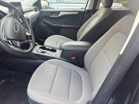 Used 2022 Ford Escape SE w/ Cold Weather Package AWD/4WD image 9