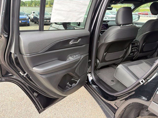 New 2026 Jeep Grand Cherokee Laredo AWD/4WD image 9