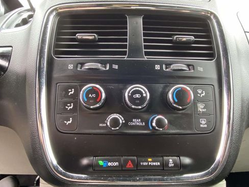 Used 2014 Dodge Grand Caravan SXT image 20