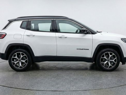 Used 2025 Jeep Compass Limited AWD/4WD image 11