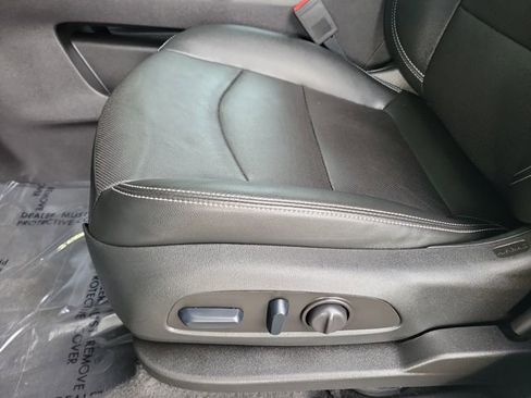 Used 2024 GMC Terrain SLT image 21