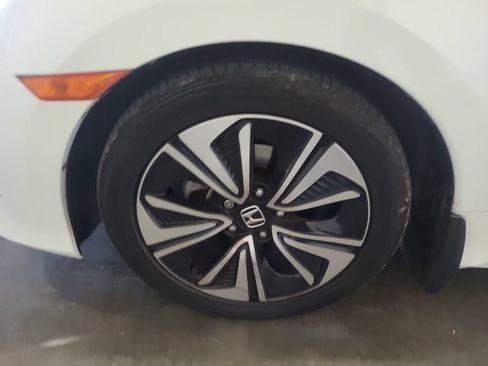 Used 2018 Honda Civic EX-L image 4