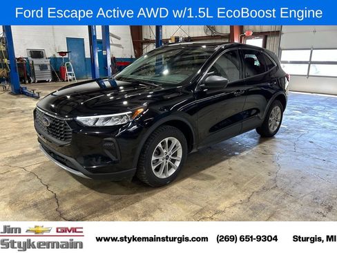 Used 2023 Ford Escape Active AWD/4WD image 1
