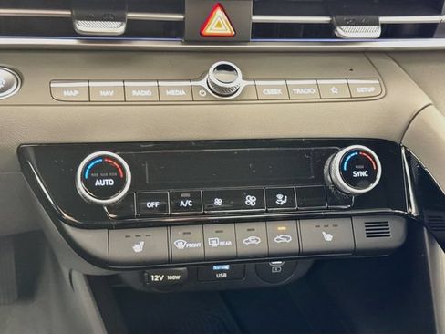 Certified 2025 Hyundai Elantra SEL FWD image 23
