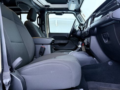 Used 2022 Jeep Gladiator Sport image 13