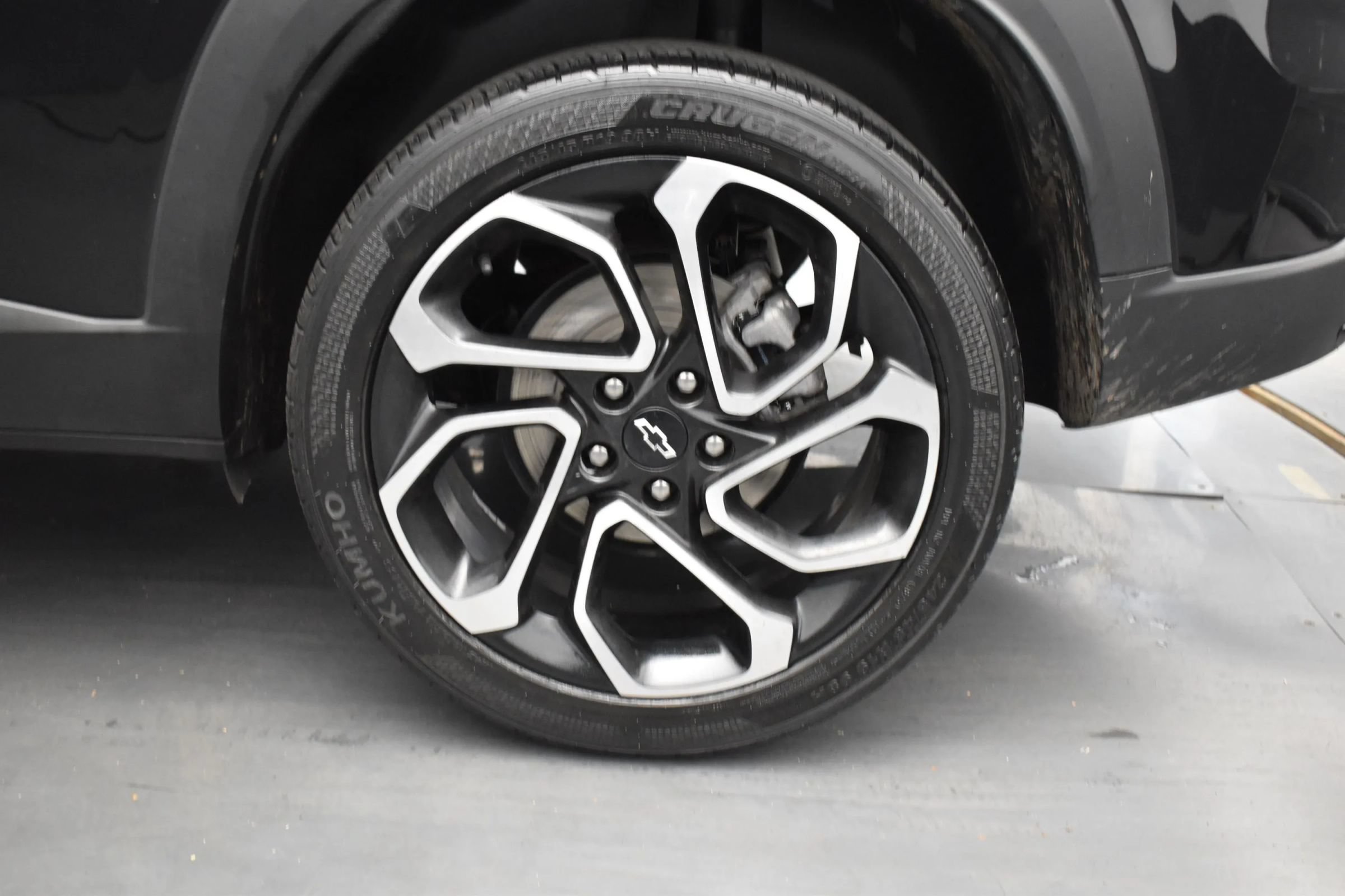 Used 2025 Chevrolet Trax RS FWD image 36