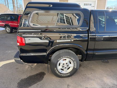 Used 2001 Chevrolet S10 Pickup LS image 19