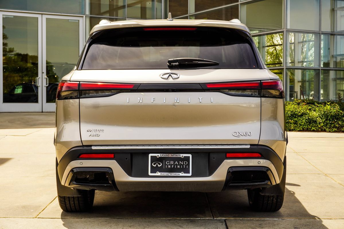 Certified 2023 INFINITI QX60 Luxe w/ Cargo Package AWD/4WD image 12