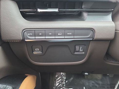 Used 2021 Cadillac Escalade Premium Luxury w/ LPO, Illumination Package AWD/4WD image 29