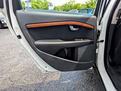 Used 2010 Volvo XC70 3.2 image 36