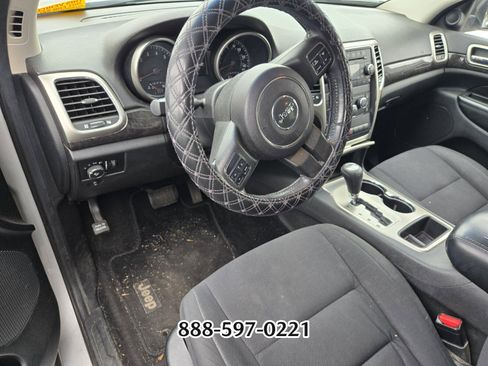 Used 2012 Jeep Grand Cherokee Laredo w/ Laredo E Group image 7