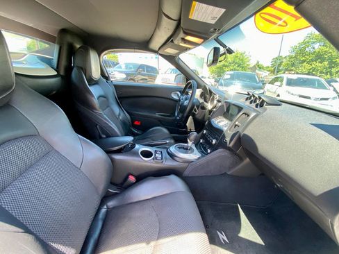 Used 2010 Nissan 370Z Touring w/ Sport Pkg RWD image 9