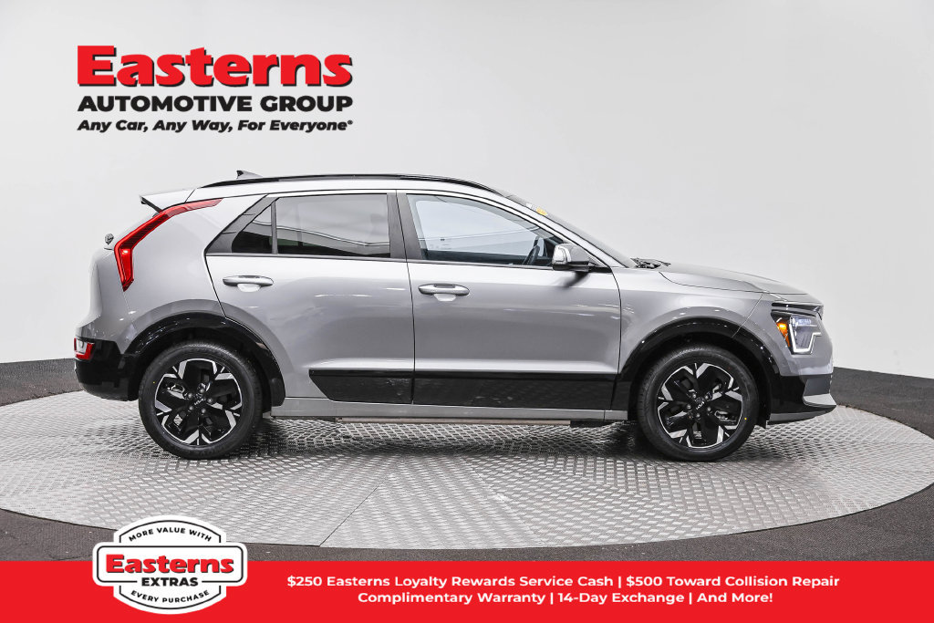 Used 2023 Kia Niro Wave w/ Wave Preserve Package FWD image 5
