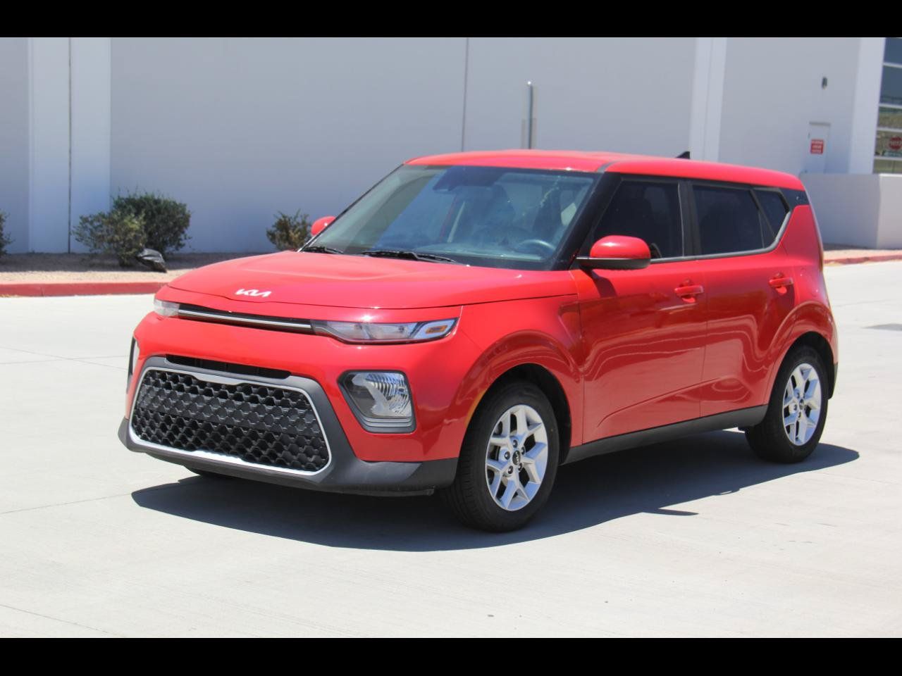 Used 2022 Kia Soul LX w/ Technology Package FWD image 1