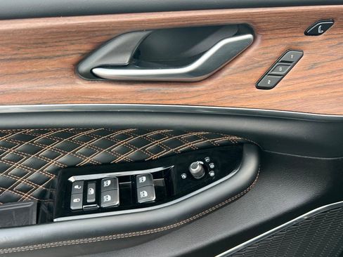 Used 2023 Jeep Grand Cherokee L Summit w/ Advanced Protech Group IV image 11