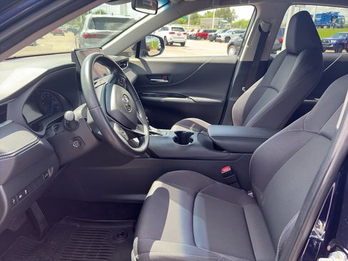Used 2024 Toyota Venza LE AWD/4WD image 9