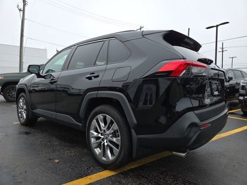 Used 2019 Toyota RAV4 XLE Premium w/ Advanced Technology Package image 5