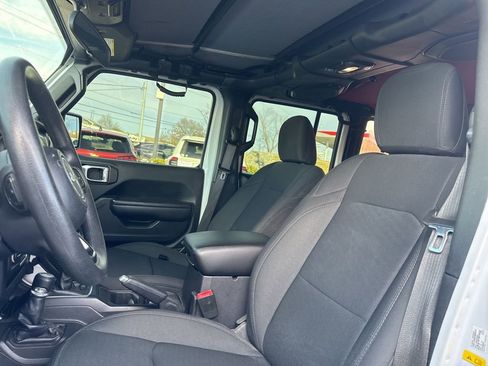Used 2018 Jeep Wrangler Unlimited Sport image 15
