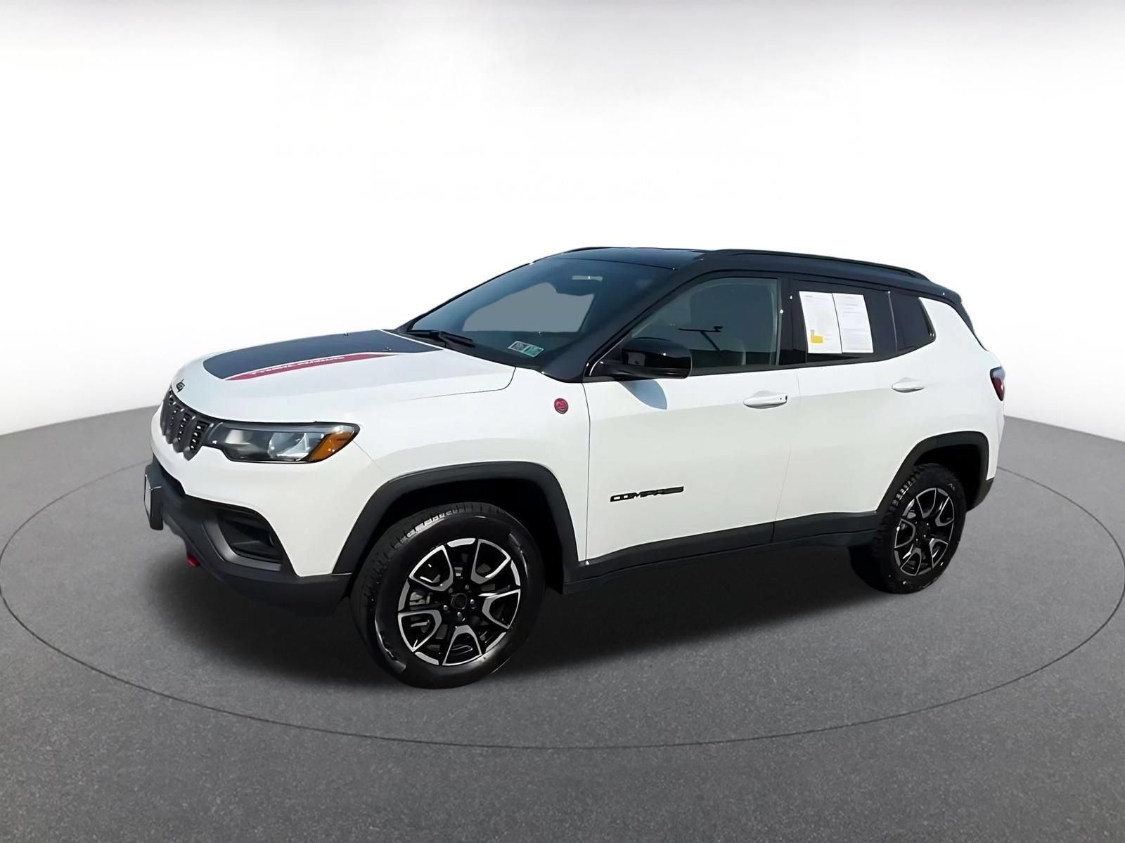 Used 2025 Jeep Compass Trailhawk AWD/4WD image 7