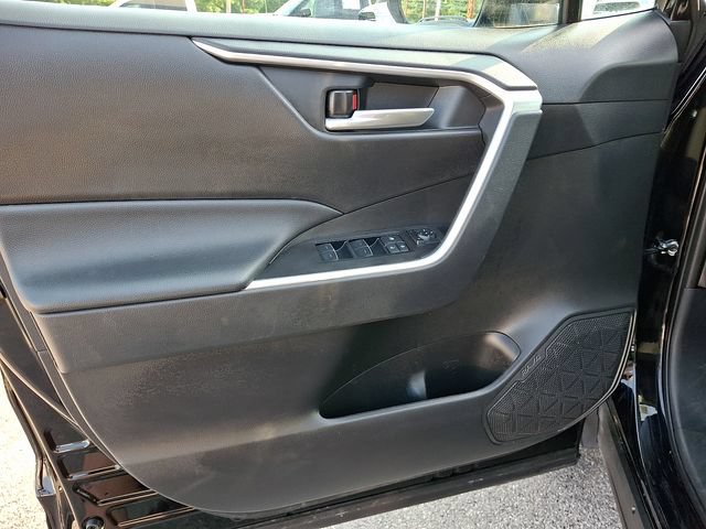 Used 2025 Toyota RAV4 XLE FWD image 13