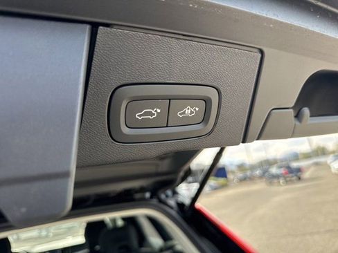 New 2025 Volvo XC60 B5 Plus w/ Climate Package PRO image 7