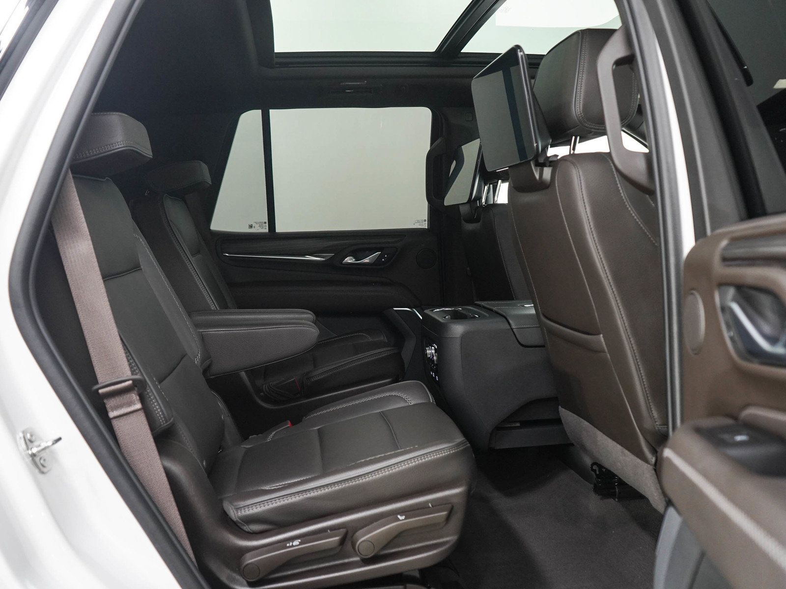 Used 2024 GMC Yukon Denali w/ Denali Reserve Package AWD/4WD image 12