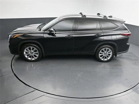 Used 2024 Toyota Highlander Limited image 23