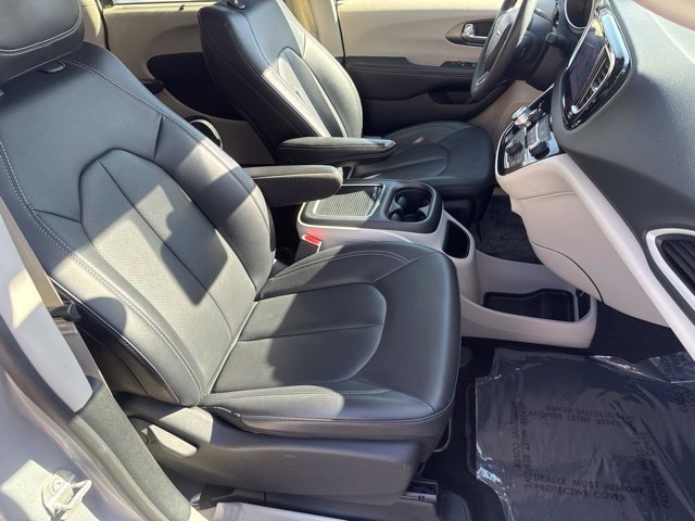 Certified 2024 Chrysler Pacifica Touring-L FWD image 31