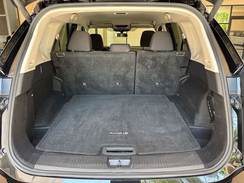 Used 2025 Nissan Rogue SV FWD image 33